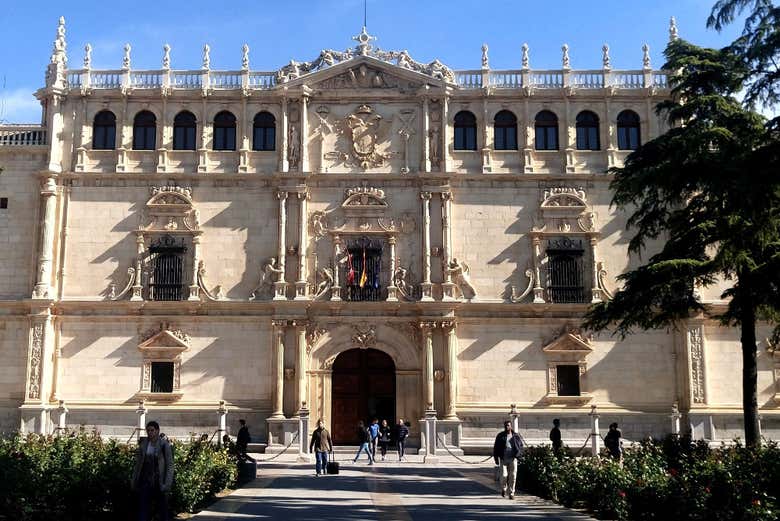 Fachada de la Universidad