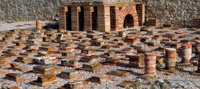 Visita guiada pelo sítio arqueológico de Complutum