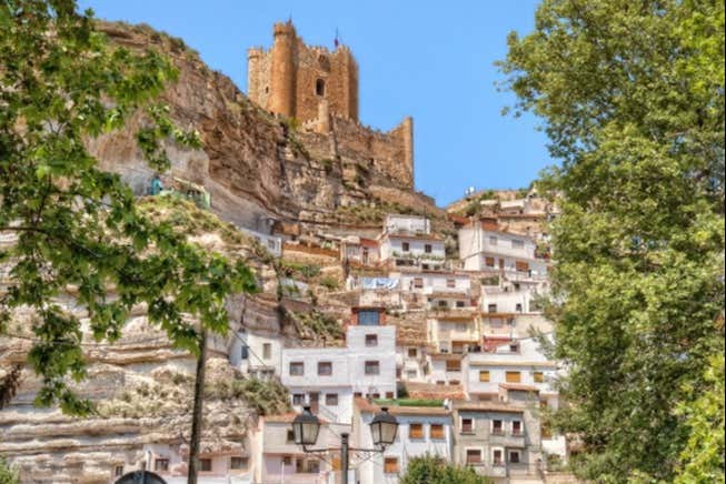Disfrutando de las vistas de las casas de Alcalá del Júcar