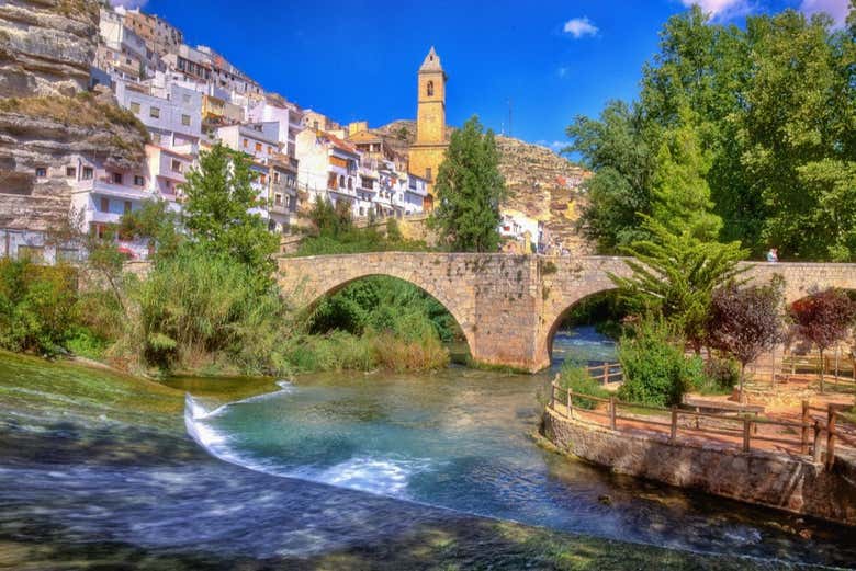 Vistas hacia el río y a la iglesia de San Andrés