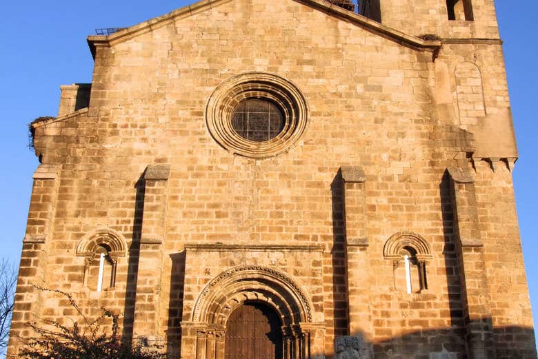 Contemplando la iglesia de Santa María de Almocóvar 