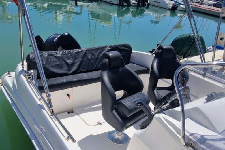 Asientos del barco en el que haremos el paseo