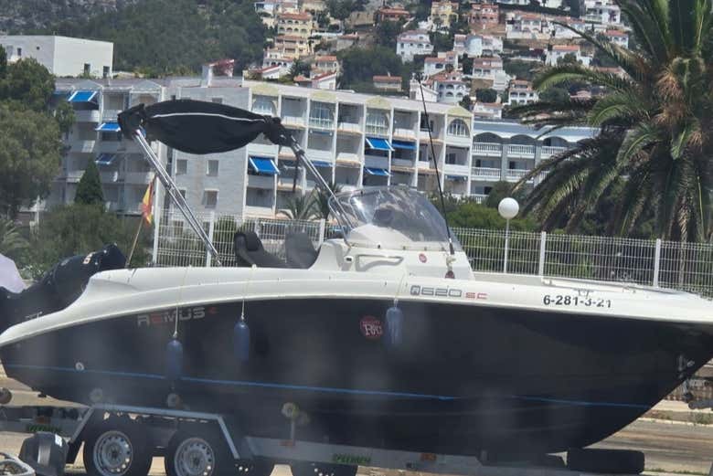 El barco en el que navegaremos por Alcocéber