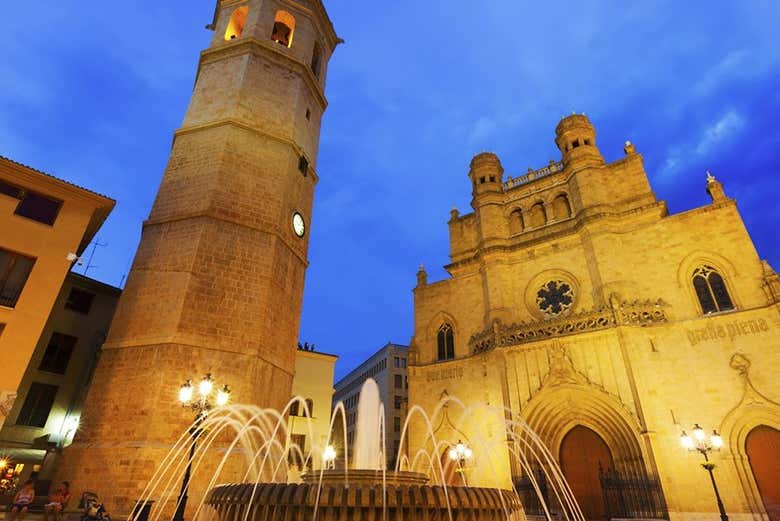 Be enchanted by Castellón de la Plana at dusk