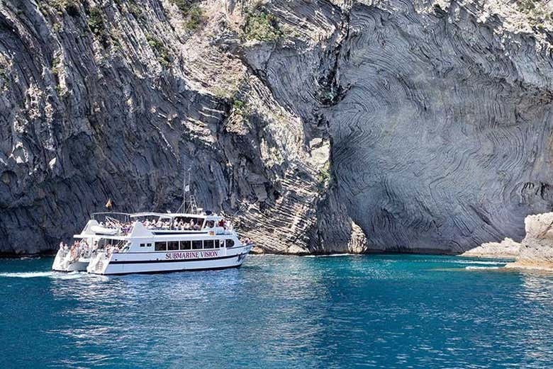 Barco de visión submarina en Formentor