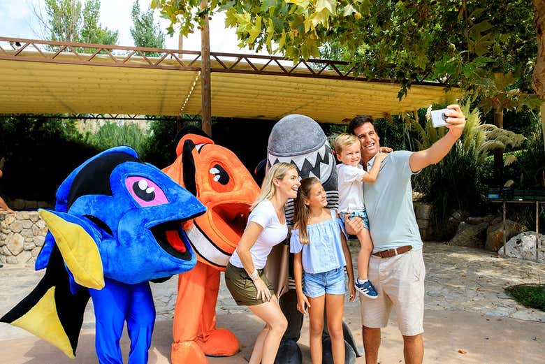 Familia en la entrada del Palma Aquarium