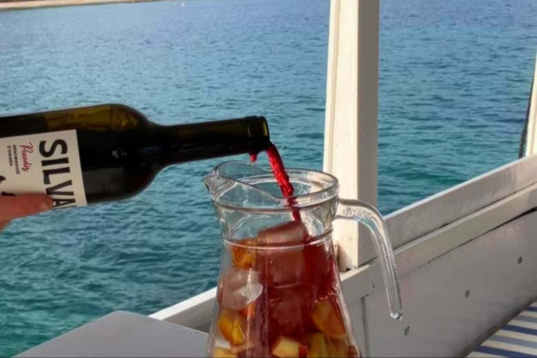 Você poderá tomar uma bebida a bordo