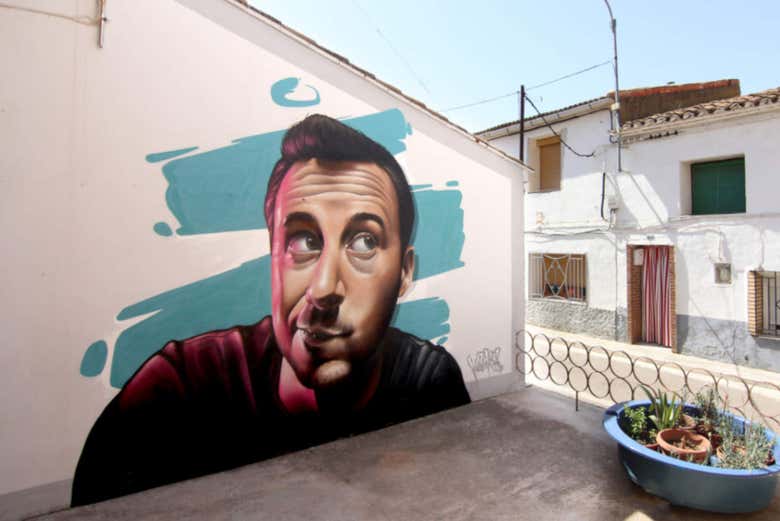 Mural em uma das casas de Alfamén