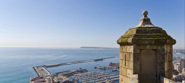 Degustación de vinos en el castillo de Santa Bárbara