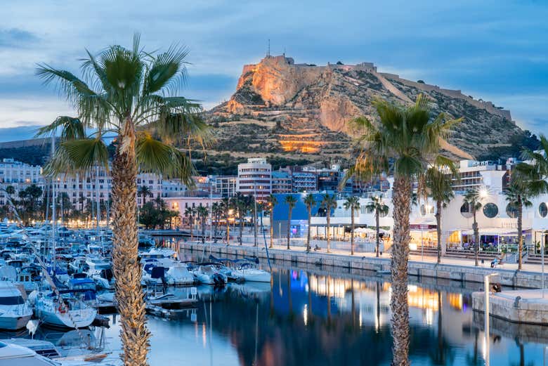 Pasearemos por el puerto de Alicante
