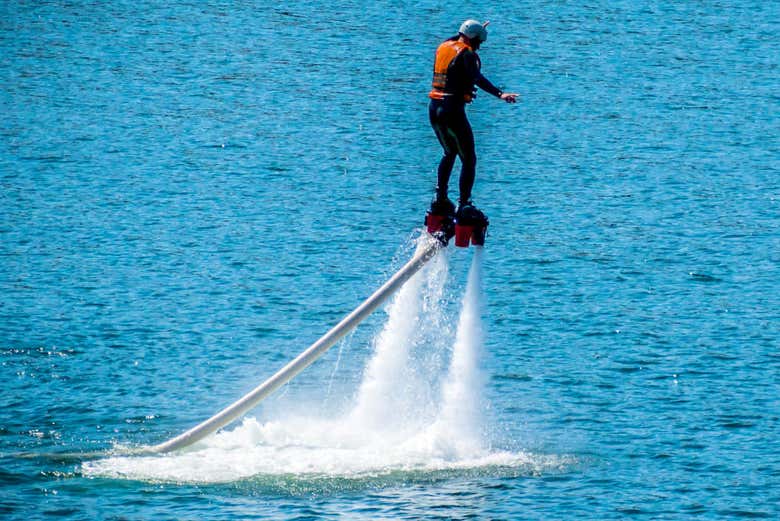 Desfrutando da expêriencia de flyboard