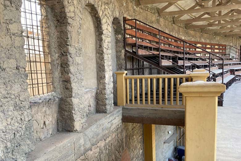 À travers les andanadas et les tendidos des arènes d'Alicante