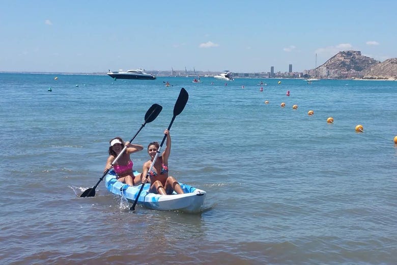 Practicando kayak en Alicante