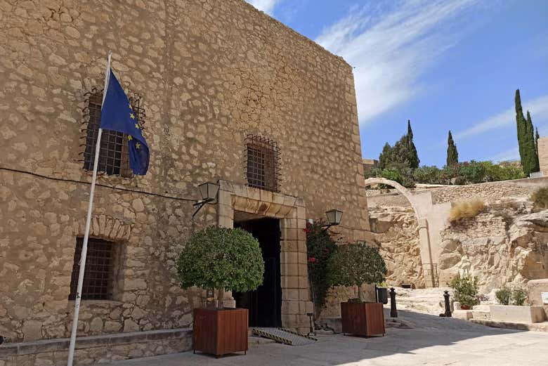 Explorez le château de Santa Bárbara