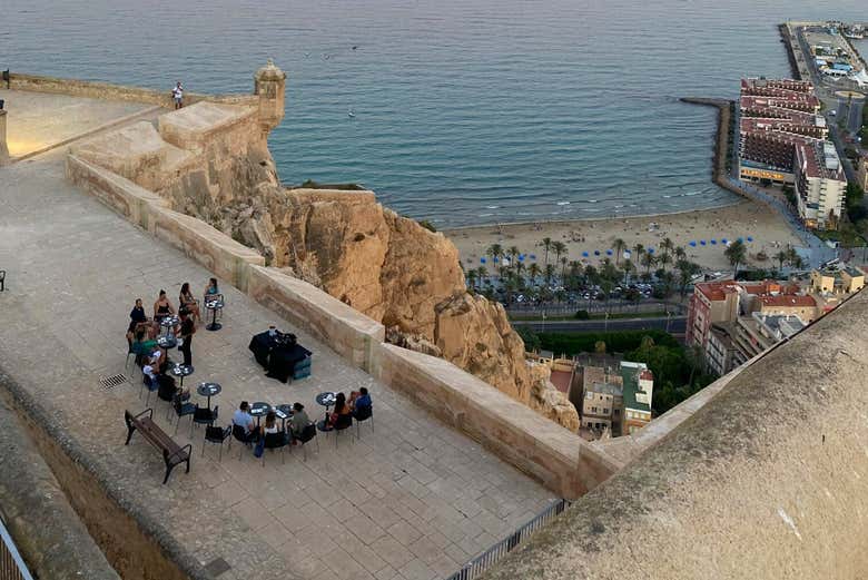 Degustación de vinos en el castillo de Santa Bárbara, Alicante