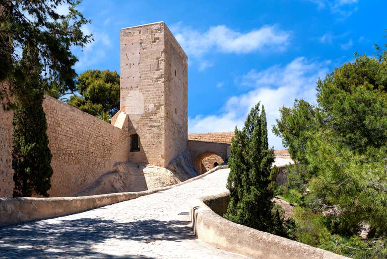 Explorez le château de Santa Barbara