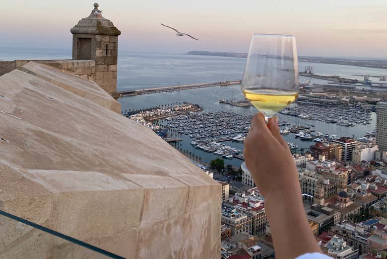 Degustación de vinos en el castillo de Santa Bárbara, Alicante