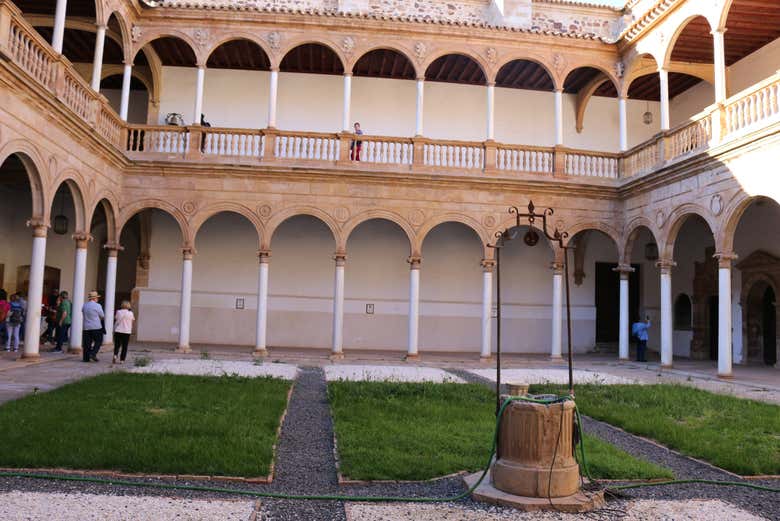 Claustro renacentista del convento de los dominicos
