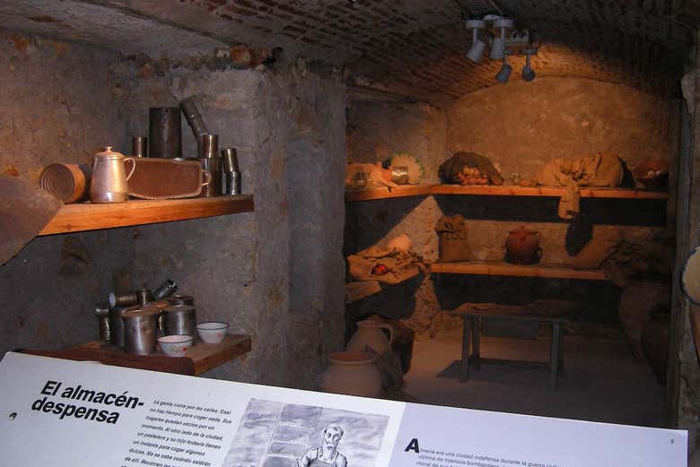 Rangements de l'abri antiaérien