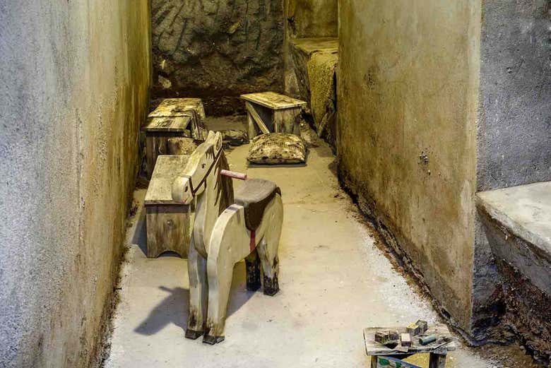 Une salle avec des jouets