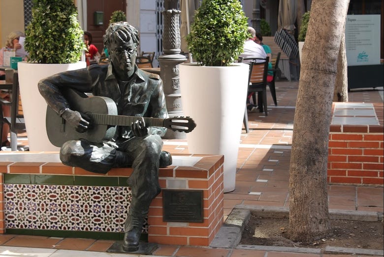 Escultura de John Lennon en Almería