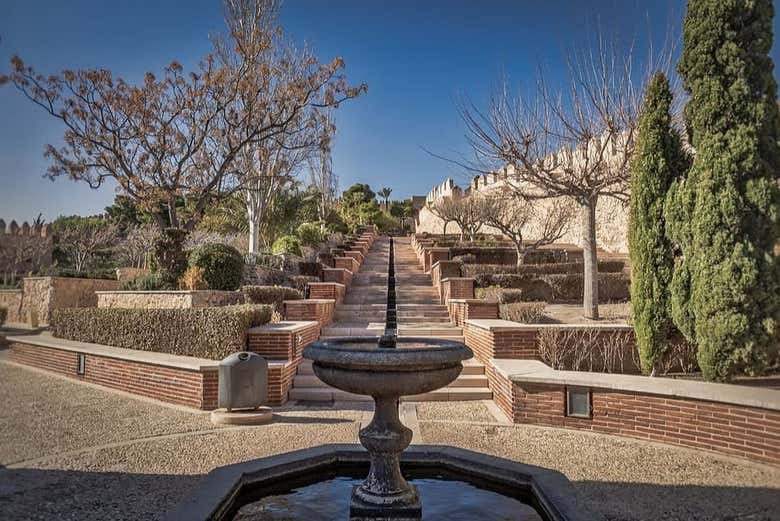 Paseando por los patios de la Alcazaba de Almería