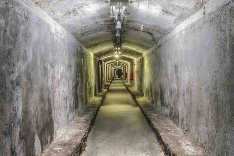 Couloir dans l'abri antiaérien à Almería