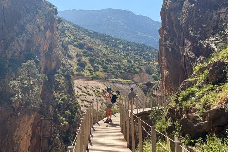 Recorriendo la pasarela del Caminito del Rey