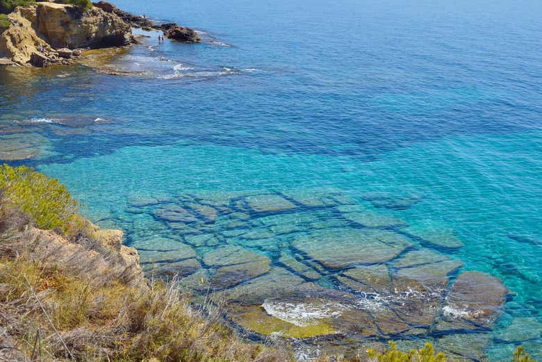 Cala de águas cristalinas