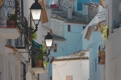 Estrechas callejuelas blancas de Altea