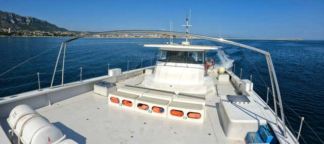 Paseo en catamarán con barbacoa