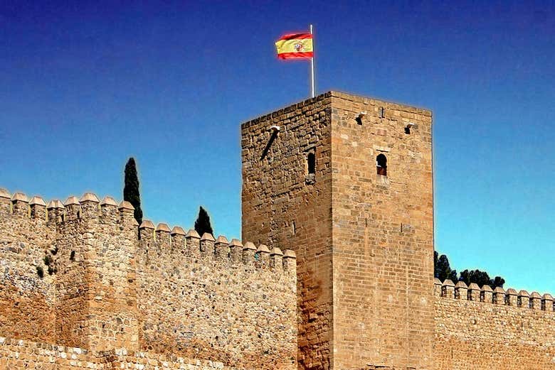 Viendo los exteriores de la alcazaba