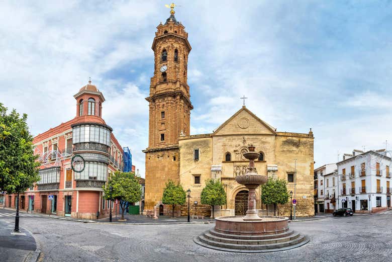 Fachada de la colegiata de San Sebastián