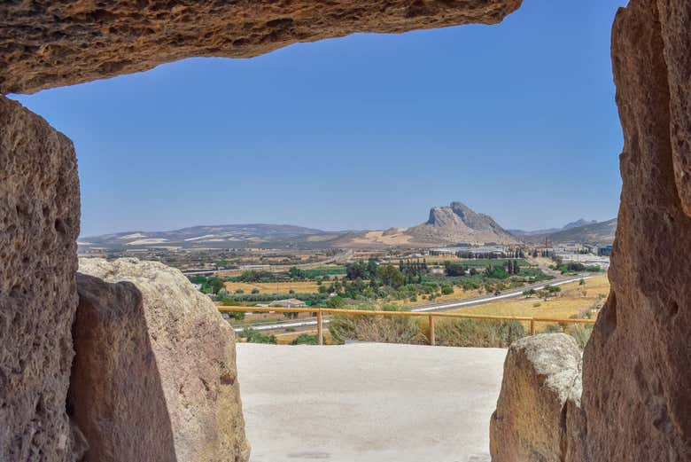 Vue de l'intérieur du dolmen