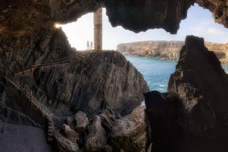 Contemplaremos unas hermosas grutas marinas