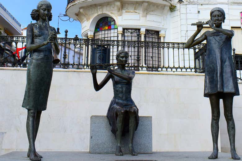 Esculturas en la plaza Marqués de Aracena
