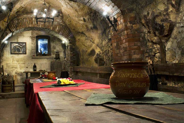 Table dans la cave Don Carlos
