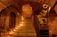 Visita a la Bodega Histórica Don Carlos con cata de vinos