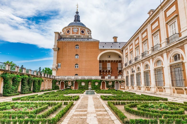 El Palacio de Aranjuez desde uno de los jardines