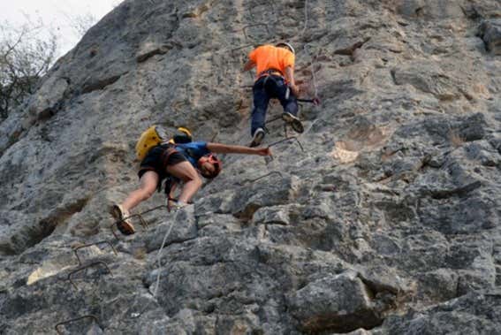 Subindo pela via ferrata da Sierra de Gracia