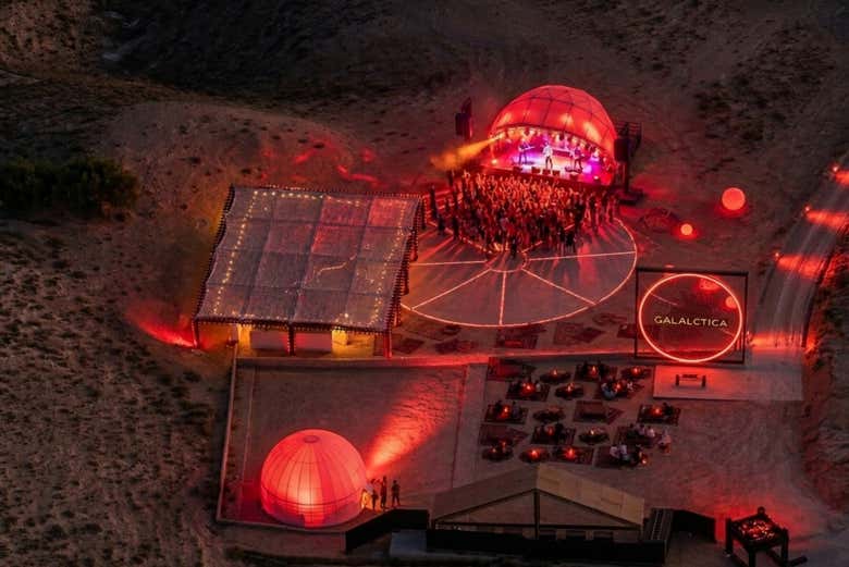 Vivid la magia del eclipse solar en un entorno astronómico único