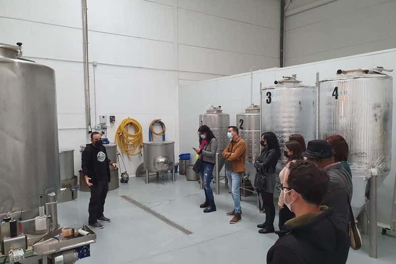 Escuchando las explicaciones del guía