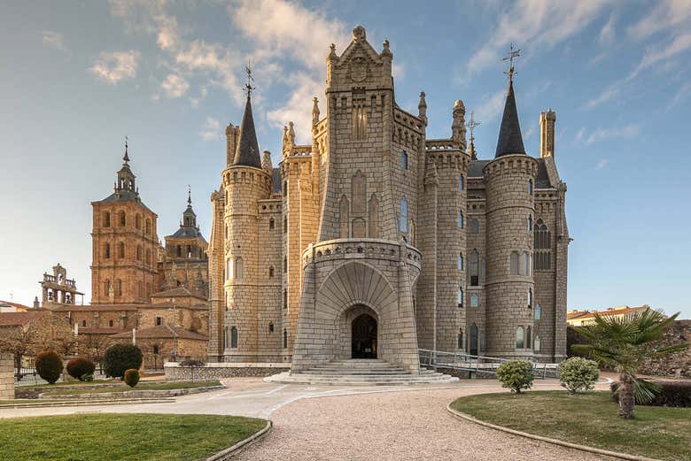 Palácio episcopal e catedral de Astorga