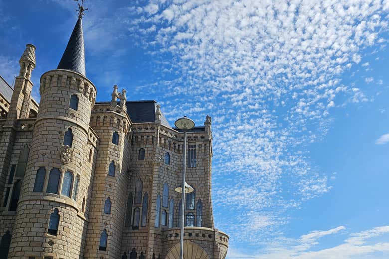 Visit the Episcopal Palace of Astorga!