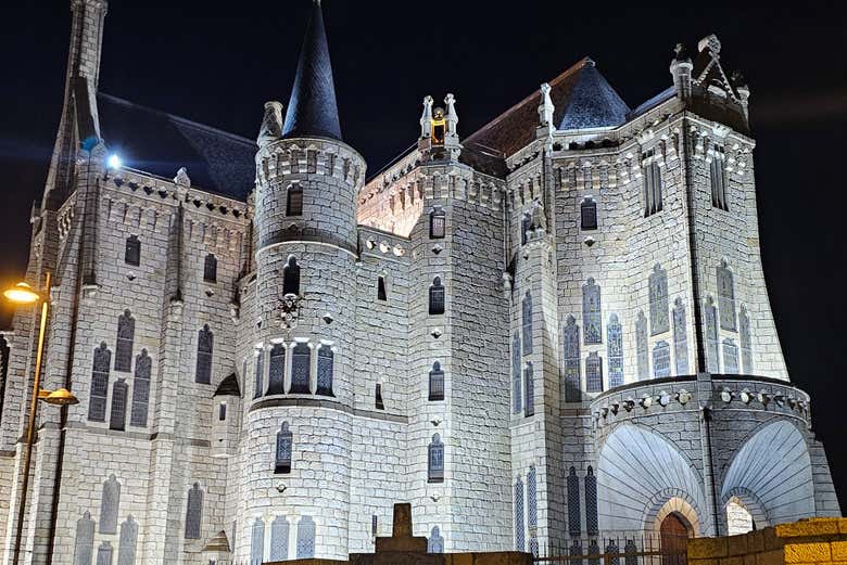 ¿Qué secretos esconde el Palacio de Gaudí de Astorga?