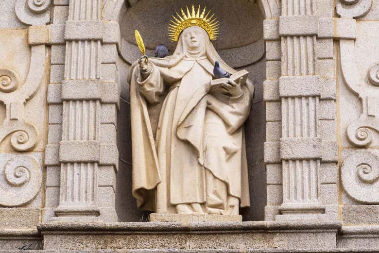 Scultura di Santa Teresa di Gesù ad Ávila