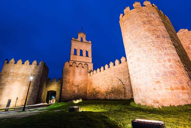 Murallas de Ávila al anochecer