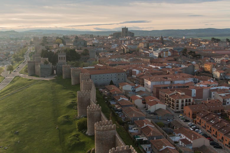 Volando sobre Ávila y sus murallas