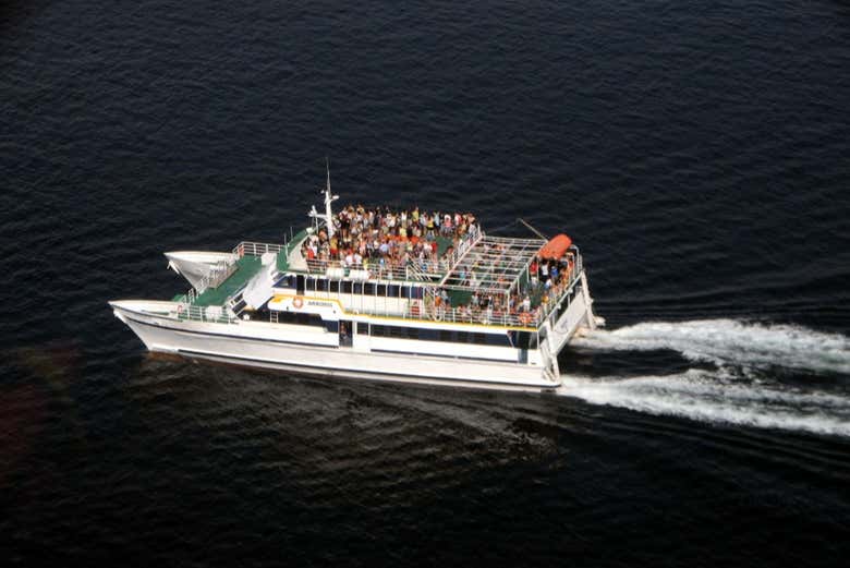 Sailing towards Ons Island
