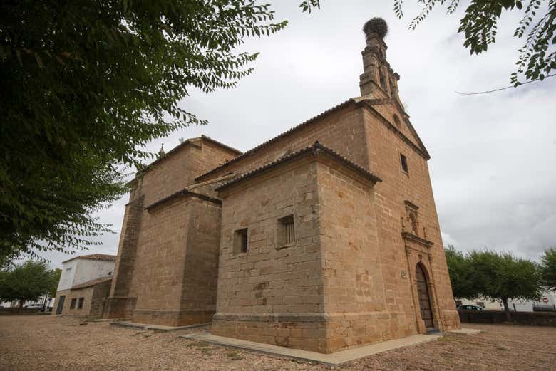 Fachada lateral de la ermita de Baños de la Encina